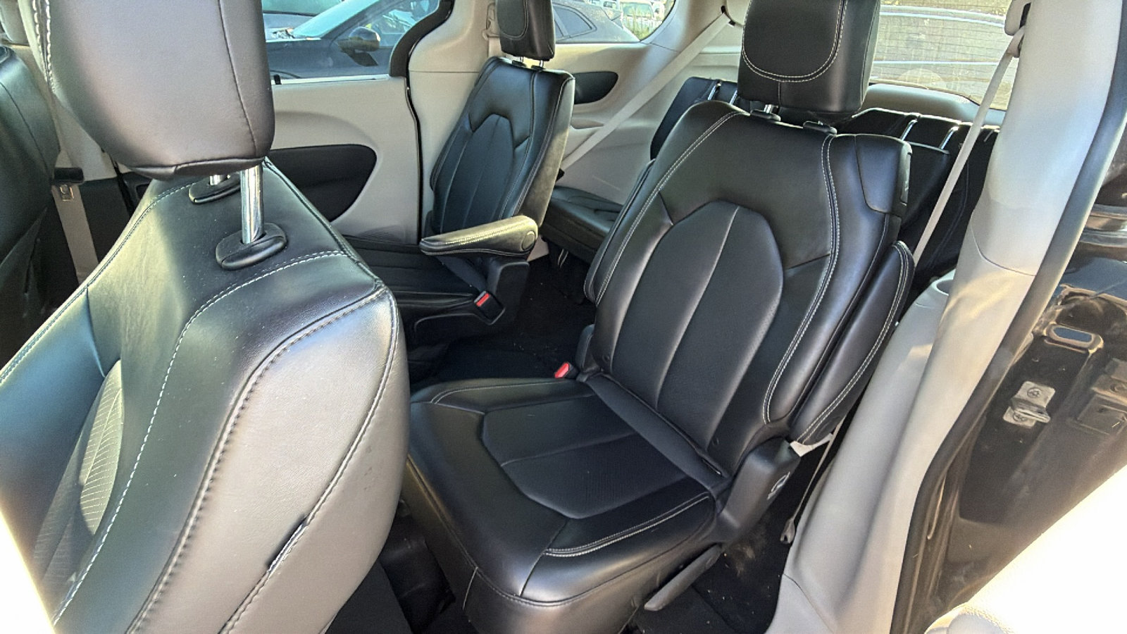 Used 2024 Chrysler Pacifica Touring-L FWD image 22