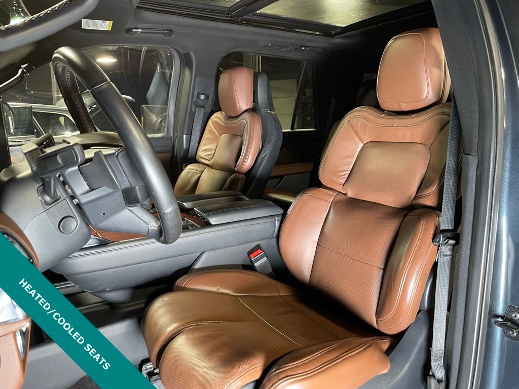Used 2022 Lincoln Navigator Reserve image 3