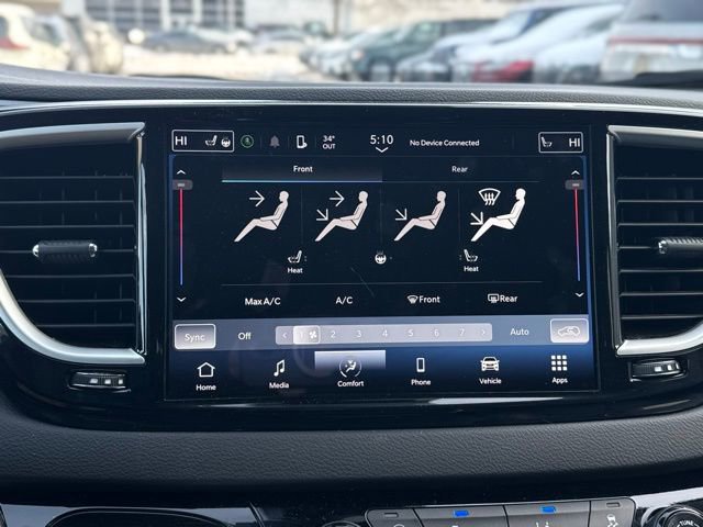 Certified 2024 Chrysler Pacifica Touring-L image 39