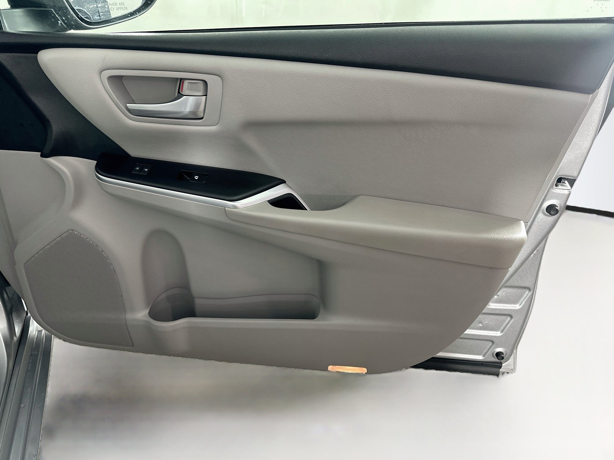 Used 2017 Toyota Camry LE FWD image 29