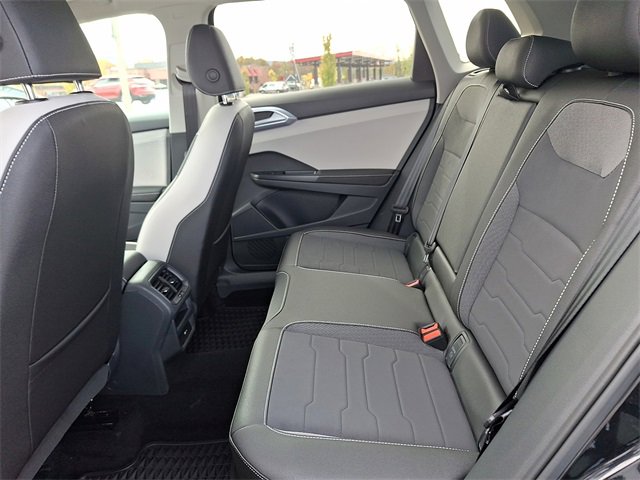 New 2025 Volkswagen Taos SE image 13