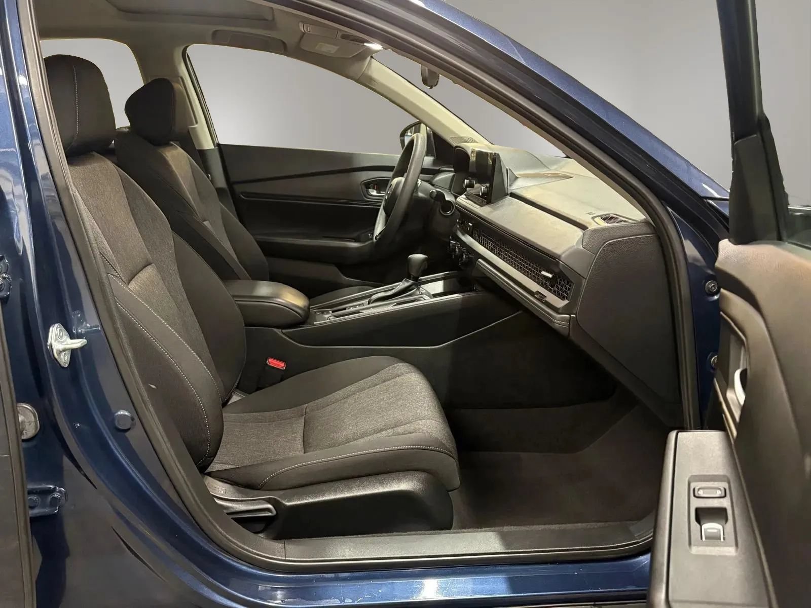 Used 2023 Honda Accord EX image 19