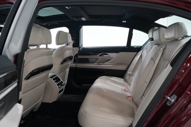 Used 2021 BMW 740i xDrive w/ M Sport Package image 31