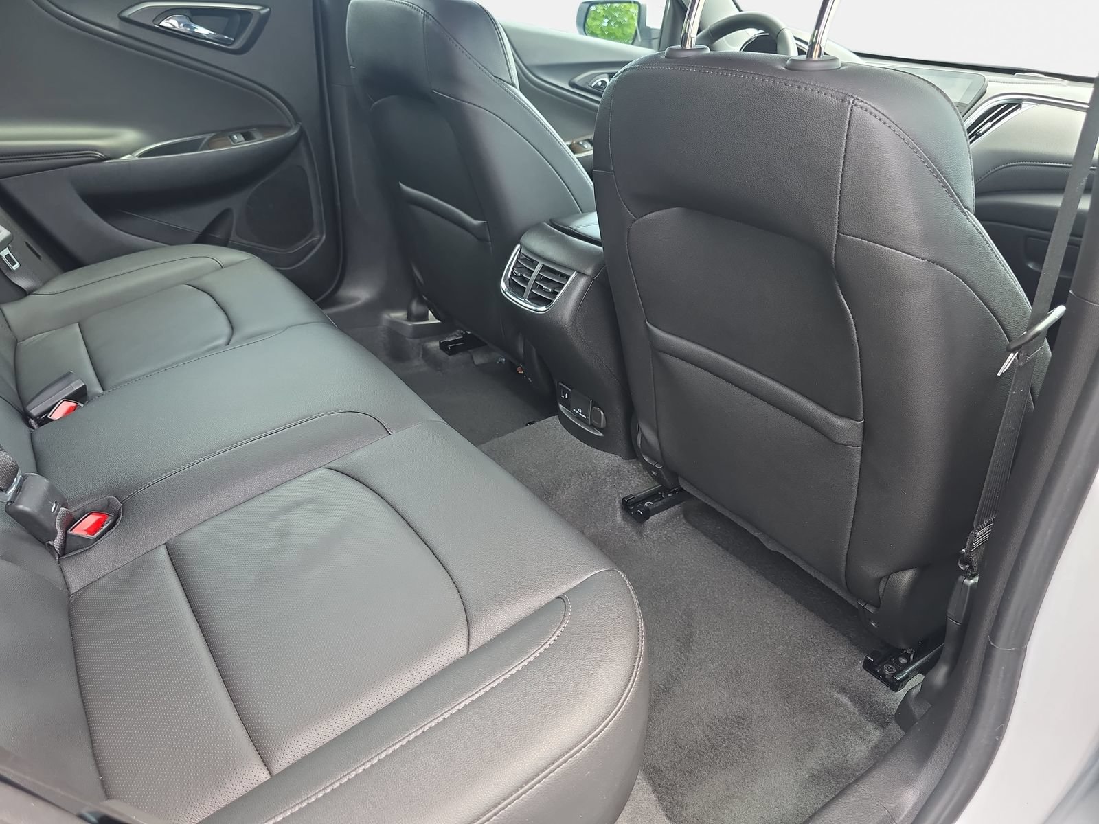 Used 2024 Chevrolet Malibu LT FWD image 11