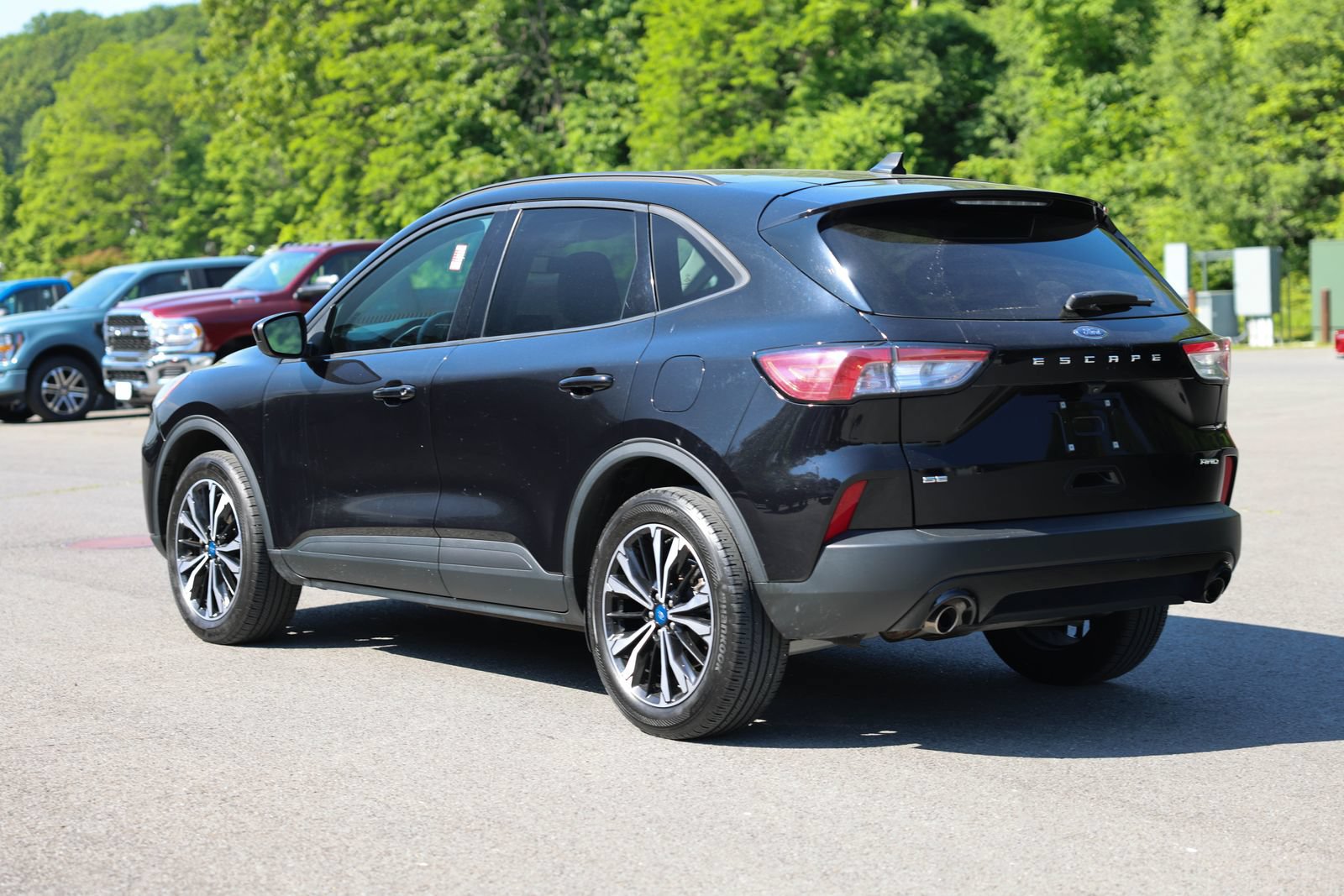 Used 2022 Ford Escape SE w/ SE Sport Appearance Package AWD/4WD image 4