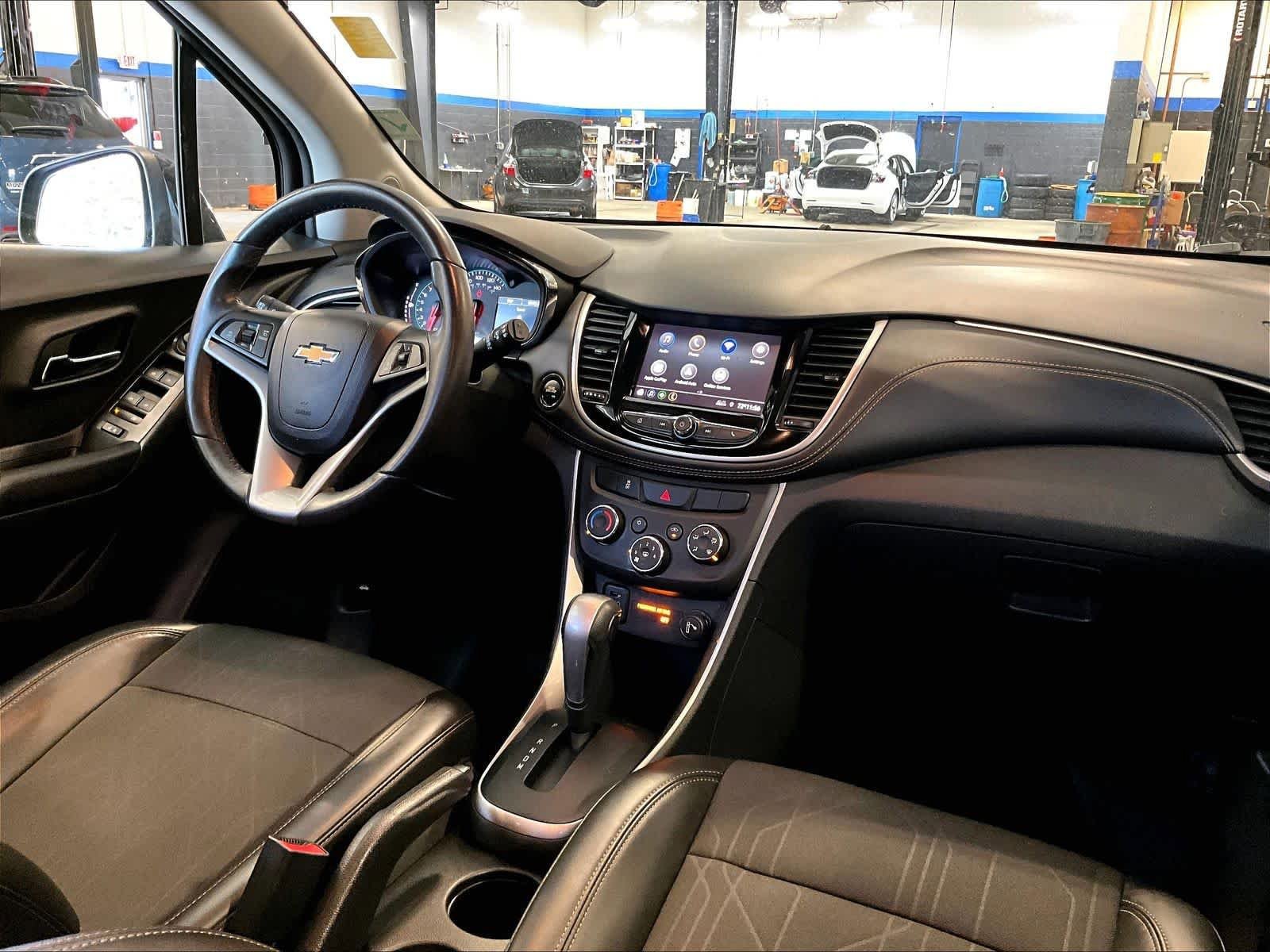 Used 2022 Chevrolet Trax LT w/ Midnight Edition AWD/4WD image 14