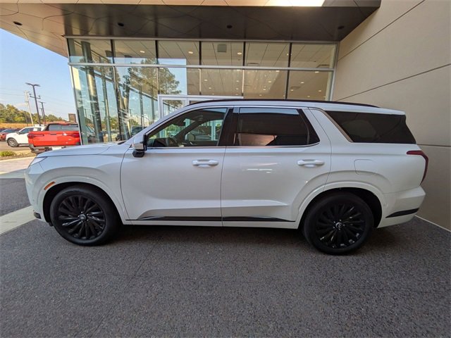 Used 2025 Hyundai Palisade Calligraphy image 2