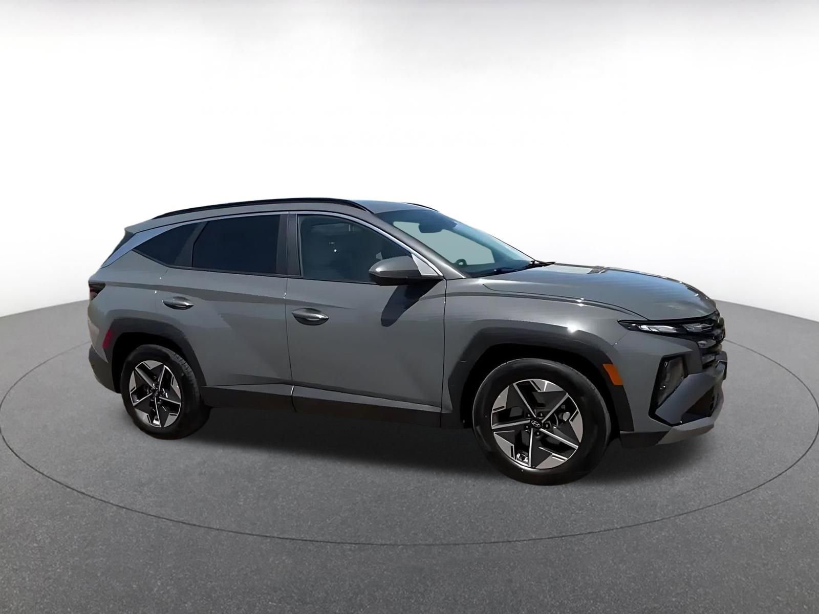 Used 2025 Hyundai Tucson SEL FWD image 2