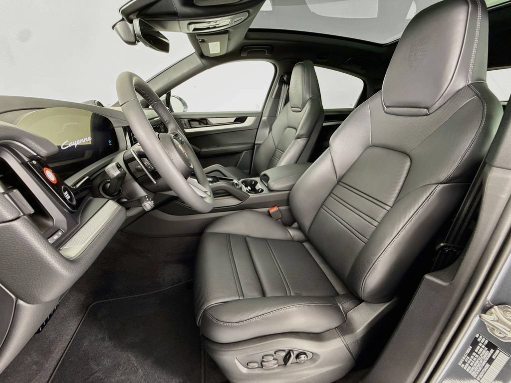 New 2026 Porsche Cayenne Coupe AWD/4WD image 5