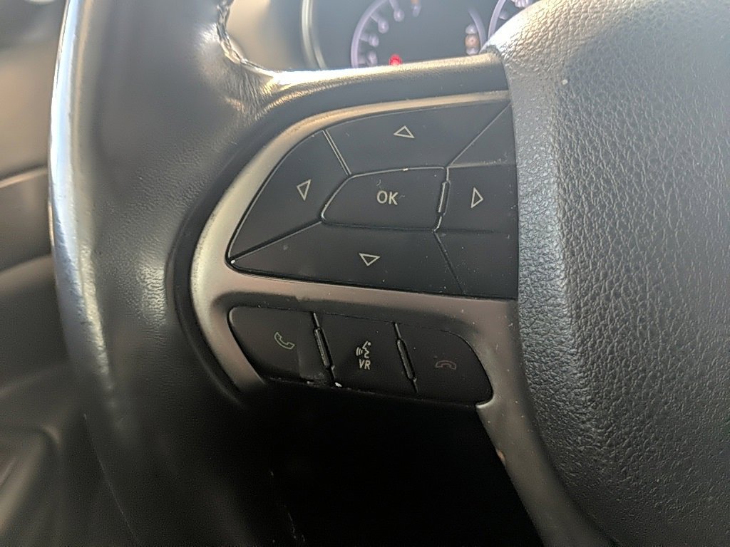 Used 2018 Jeep Grand Cherokee Laredo image 18