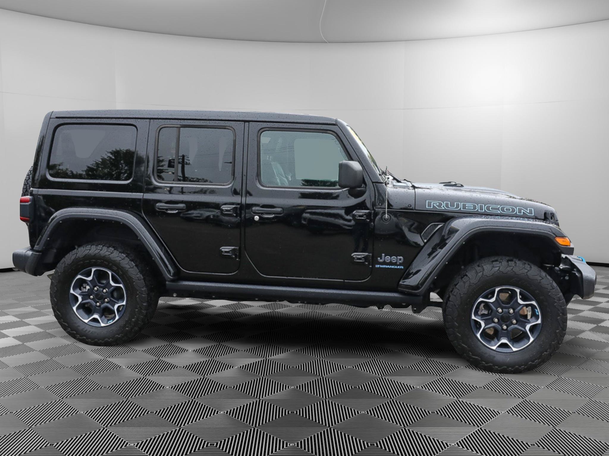 Used 2023 Jeep Wrangler Unlimited Rubicon 4xe w/ Cold Weather Group AWD/4WD image 9