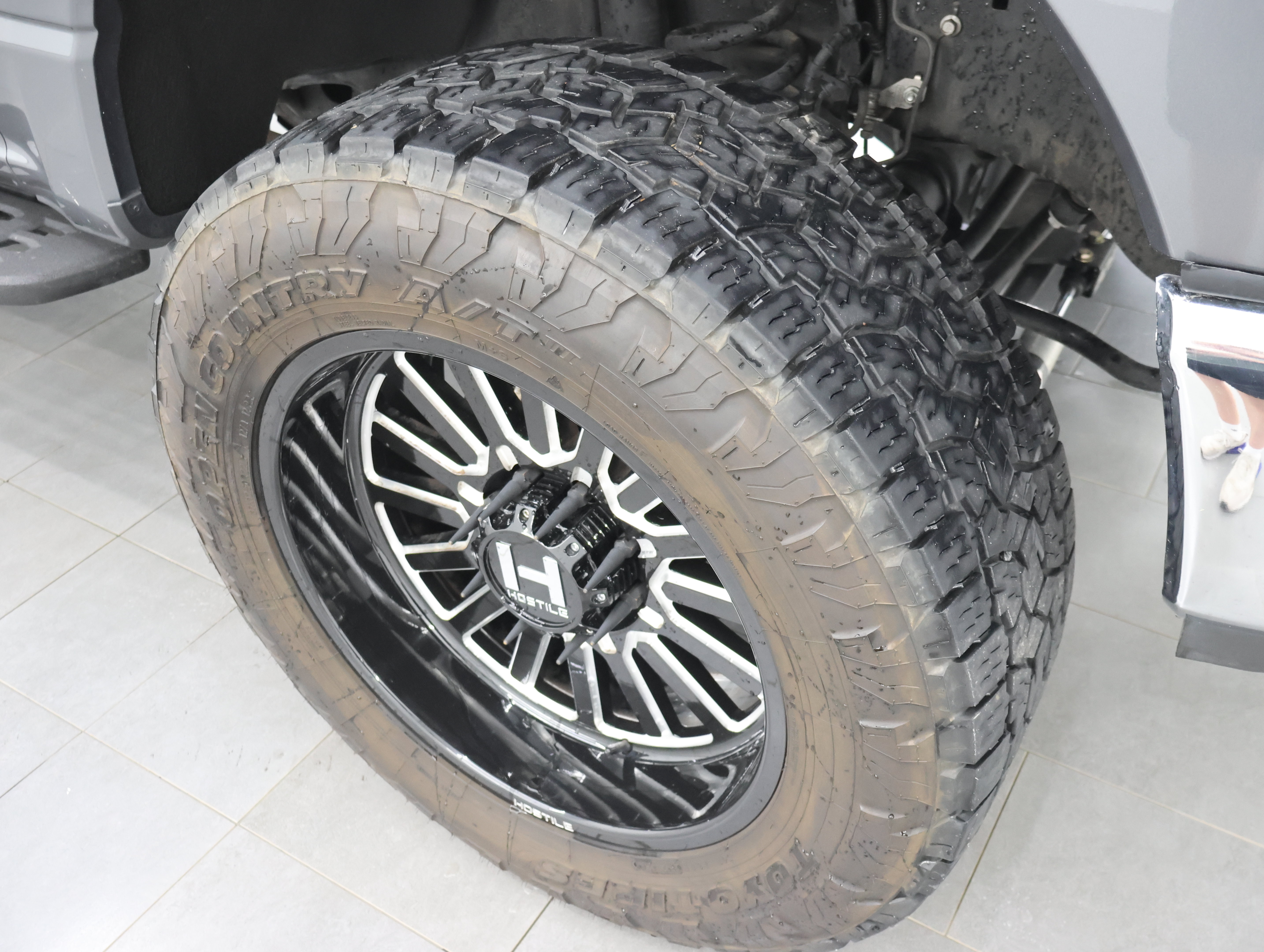 Used 2024 Ford F350 Lariat w/ Tremor Off-Road Package AWD/4WD image 3