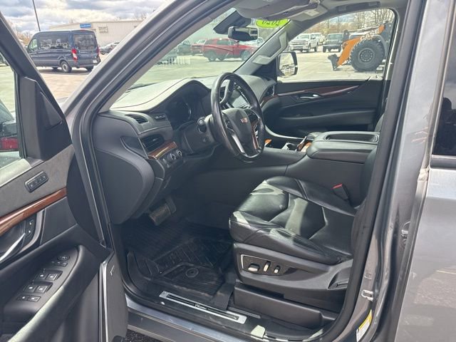 Used 2020 Cadillac Escalade Premium Luxury w/ Escalade Sport Edition AWD/4WD image 10