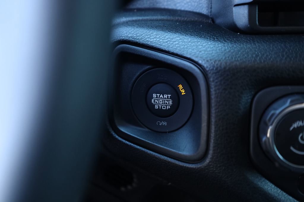 Used 2025 Jeep Gladiator Willys image 32