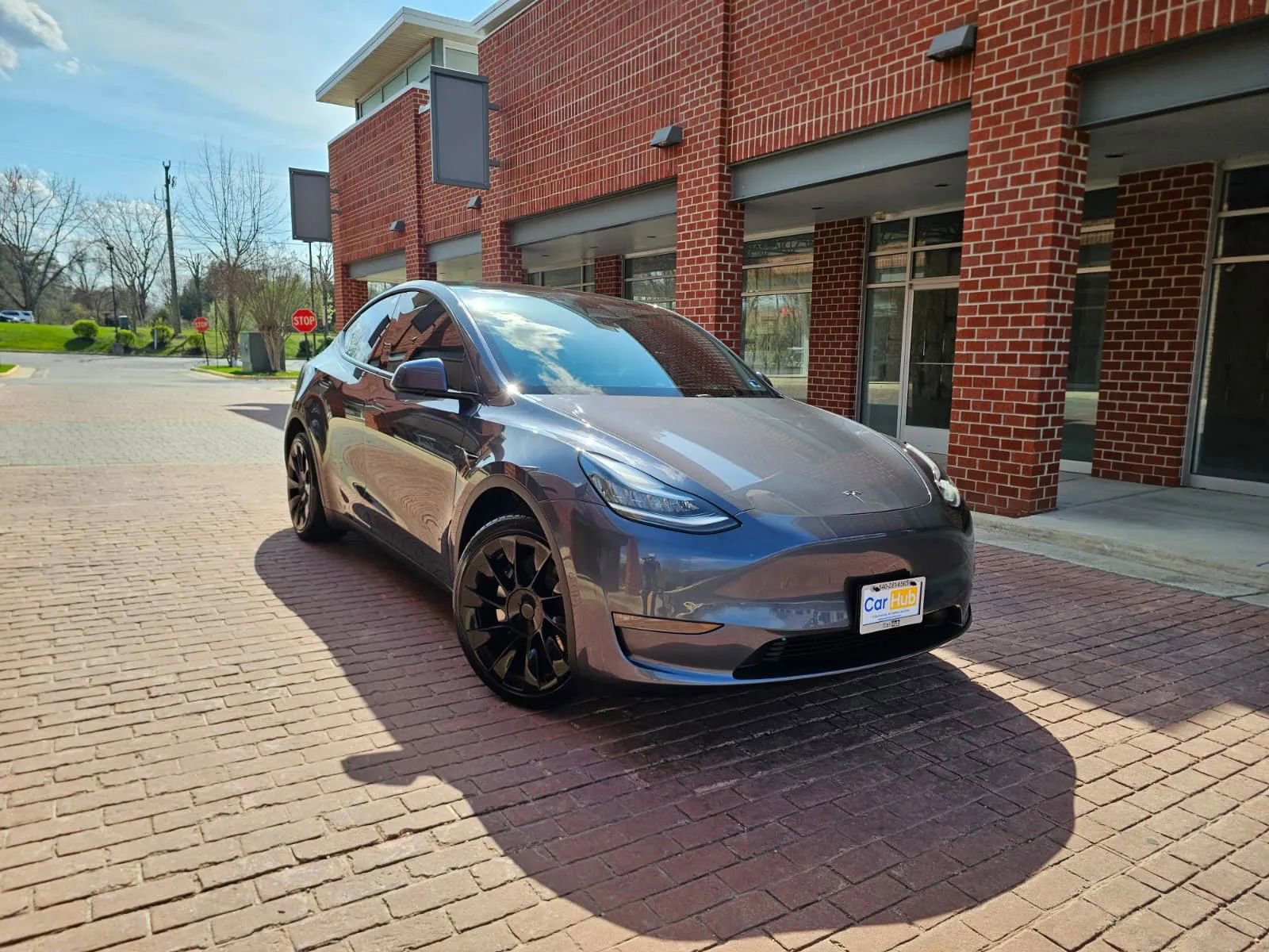 Used 2020 Tesla Model Y Long Range AWD/4WD image 1
