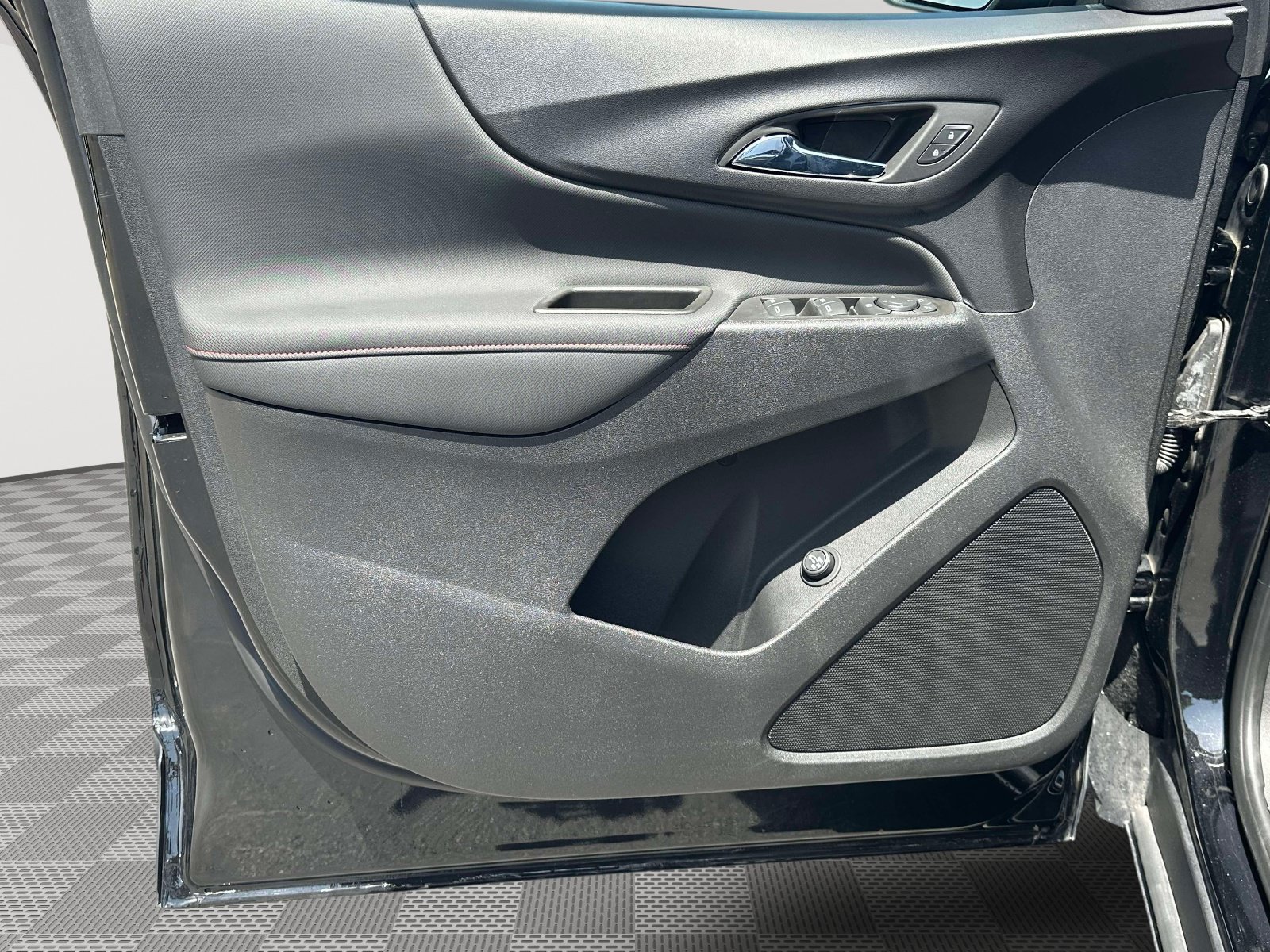 Used 2023 Chevrolet Equinox RS w/ LPO, Floor Liner Package FWD image 19