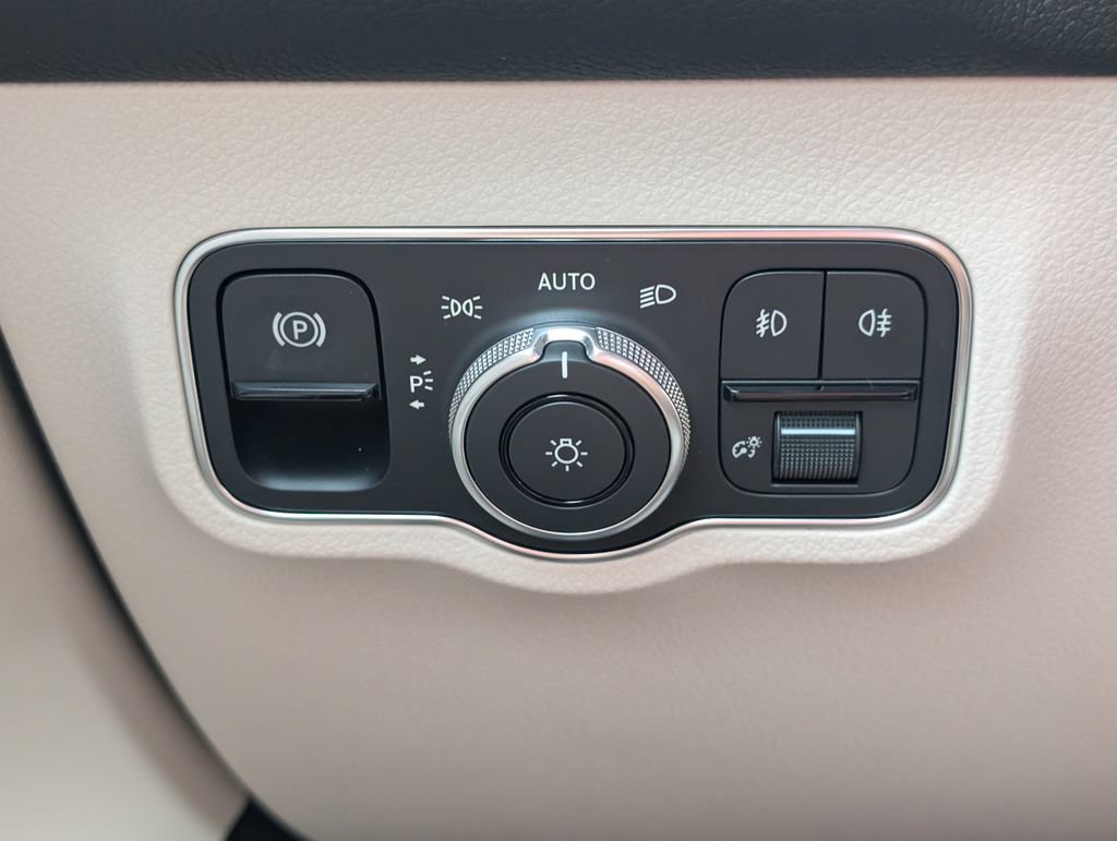 New 2026 Mercedes-Benz GLB 250 4MATIC image 23