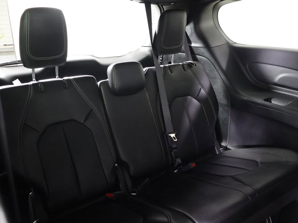 Used 2025 Chrysler Pacifica Select FWD image 30
