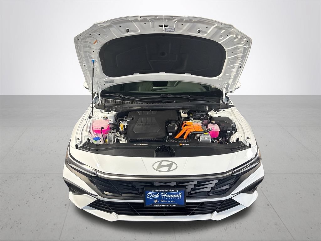 Used 2025 Hyundai Elantra Hybrid FWD image 21