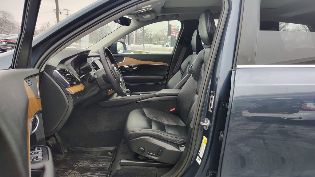 Certified 2023 Volvo XC90 B5 Plus w/ Protection Package Premier image 7