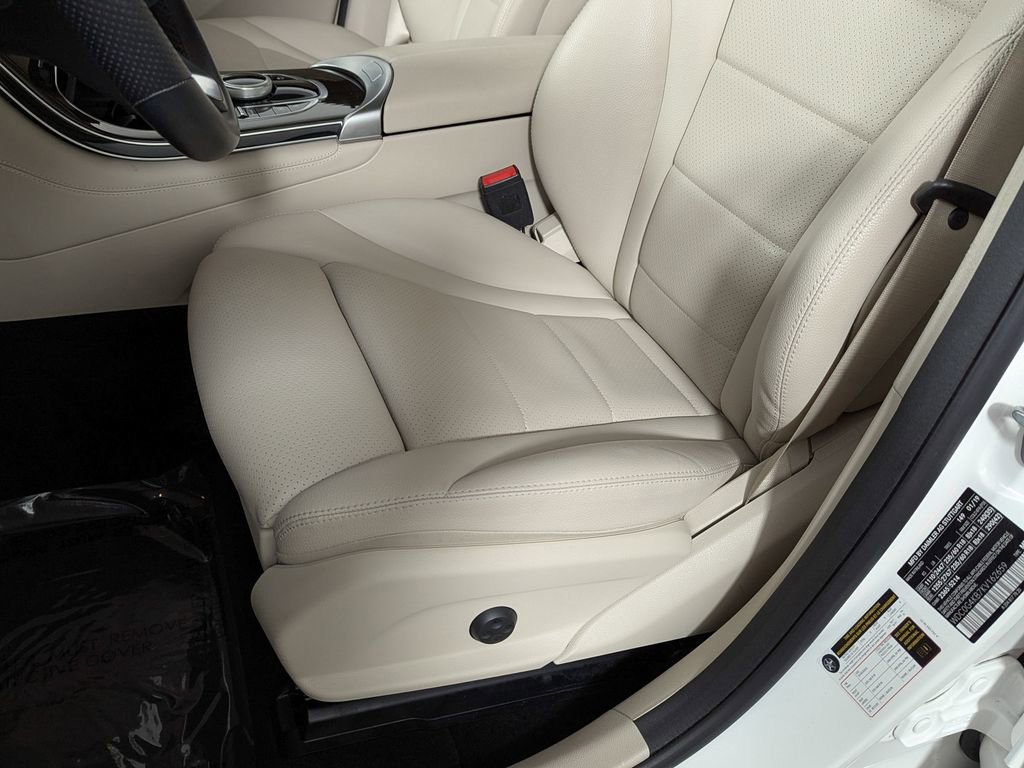 Used 2019 Mercedes-Benz GLC 300 4MATIC image 17