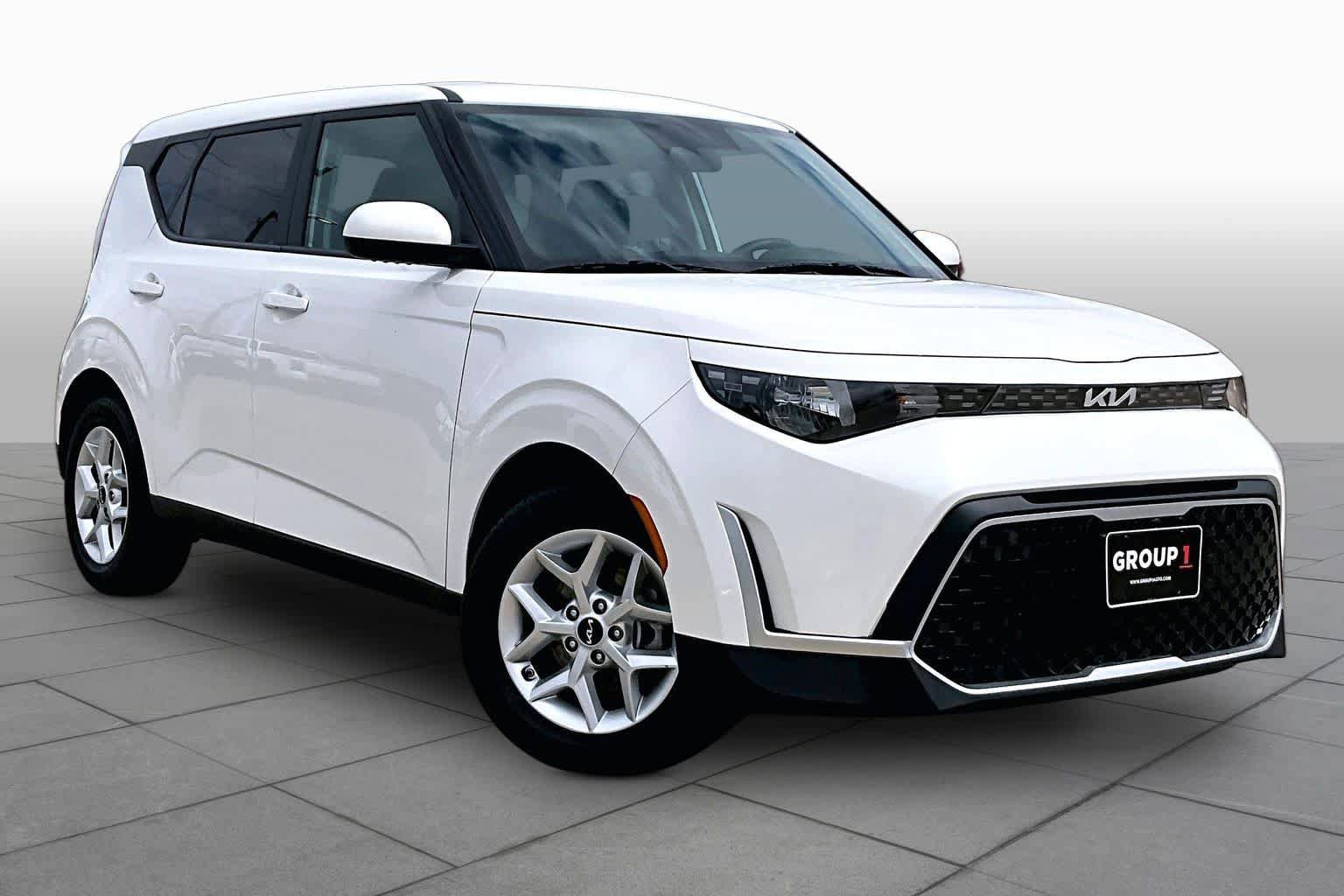 Used 2025 Kia Soul LX w/ LX Technology Package image 3