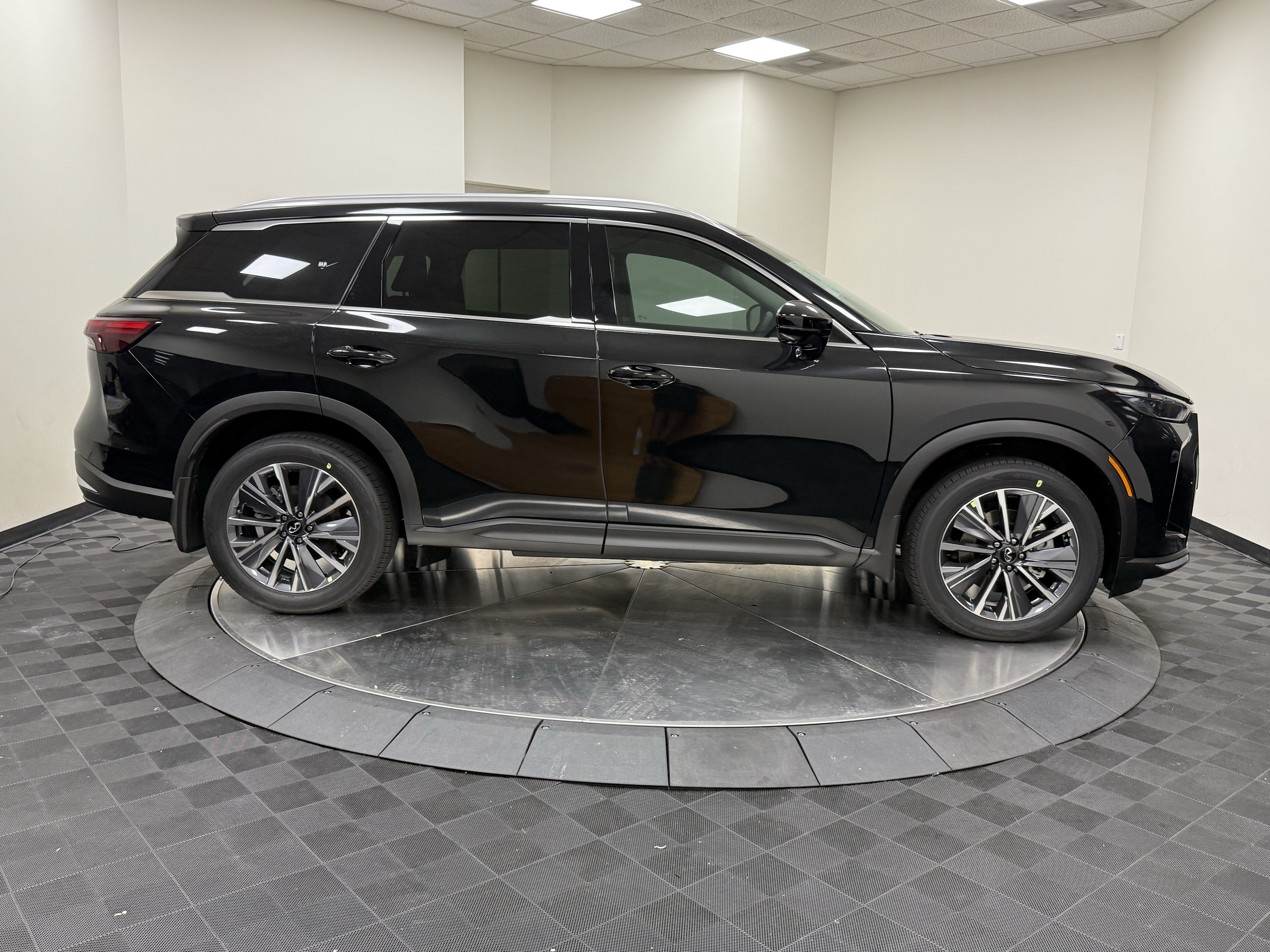 Certified 2027 INFINITI QX60 Luxe w/ Cargo Package FWD image 8