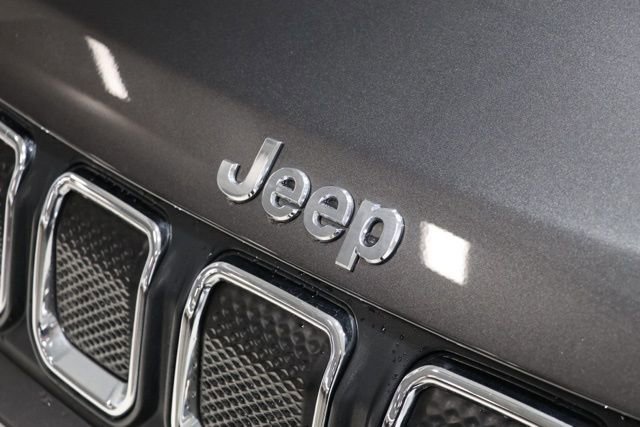 Used 2022 Jeep Compass Latitude w/ Sun and Sound Group AWD/4WD image 10