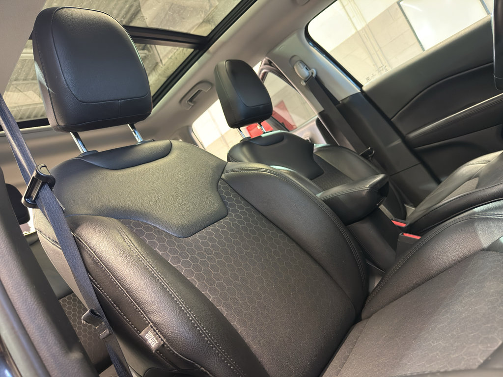 Used 2019 Jeep Compass Altitude AWD/4WD image 22