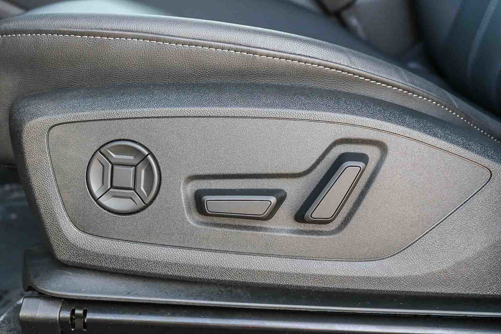 Used 2025 Audi Q6 e-tron Premium w/ Convenience Package image 28