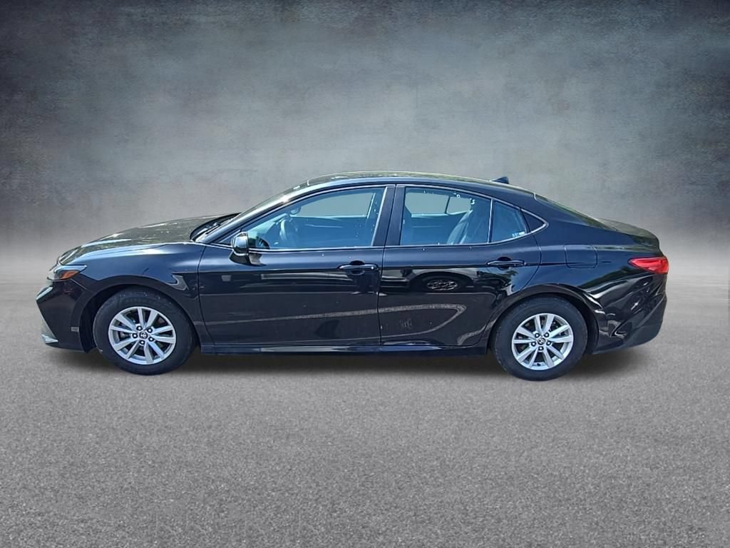 Used 2025 Toyota Camry LE FWD image 5