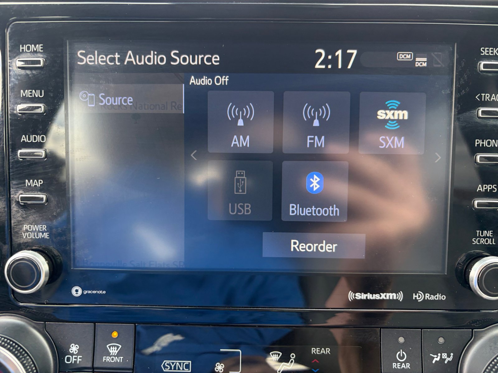 Used 2021 Toyota Highlander XLE AWD/4WD image 18