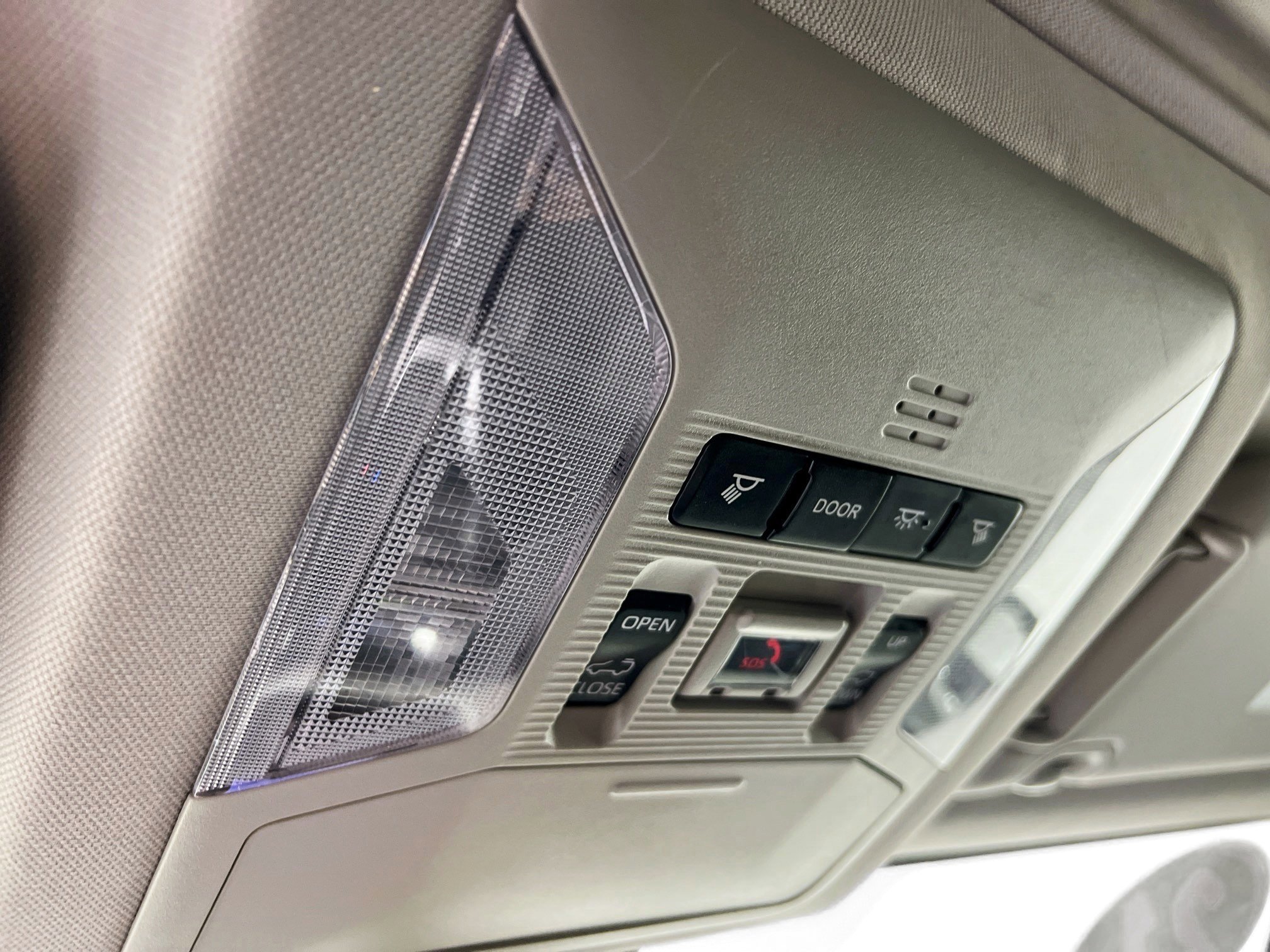Used 2021 Toyota RAV4 XLE w/ Convenience Package FWD image 22