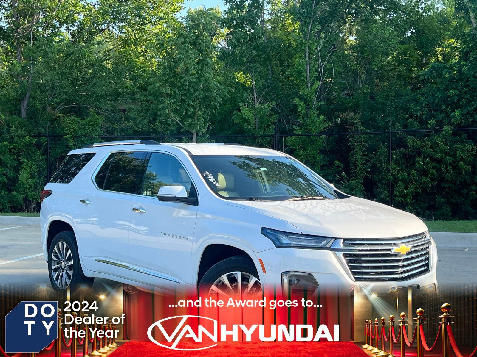 Used 2023 Chevrolet Traverse Premier FWD image 1