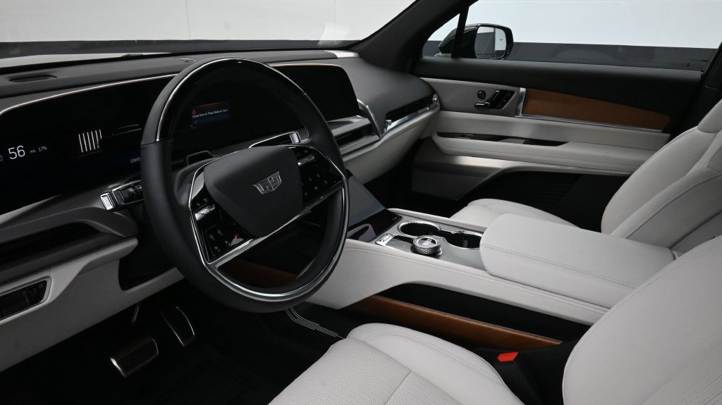 Certified 2026 Cadillac Vistiq Luxury AWD/4WD image 7