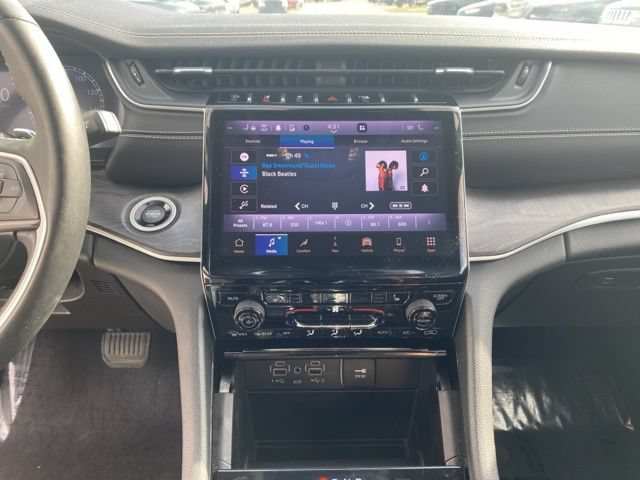 Certified 2023 Jeep Grand Cherokee L Limited AWD/4WD image 18