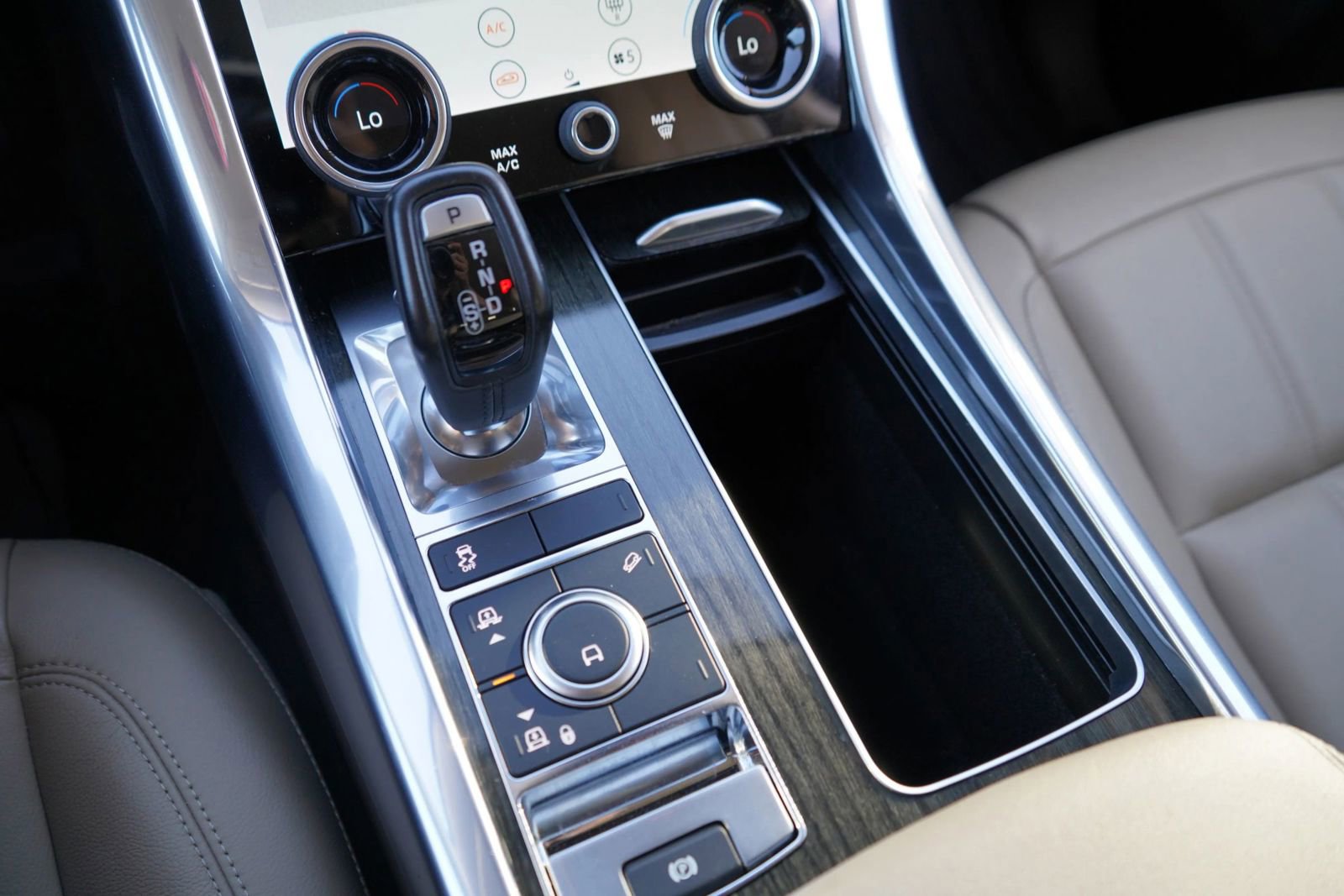 Used 2019 Land Rover Range Rover Sport SE image 10