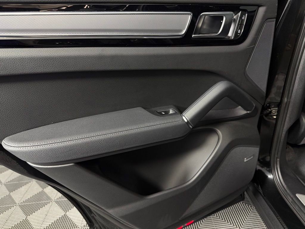 Used 2023 Porsche Cayenne S image 29