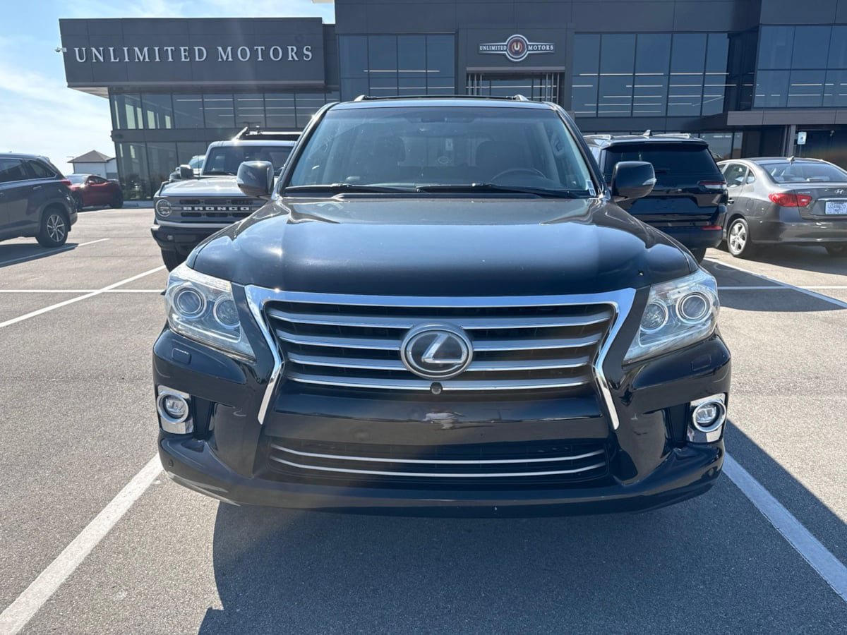 Used 2015 Lexus LX 570 4WD image 2