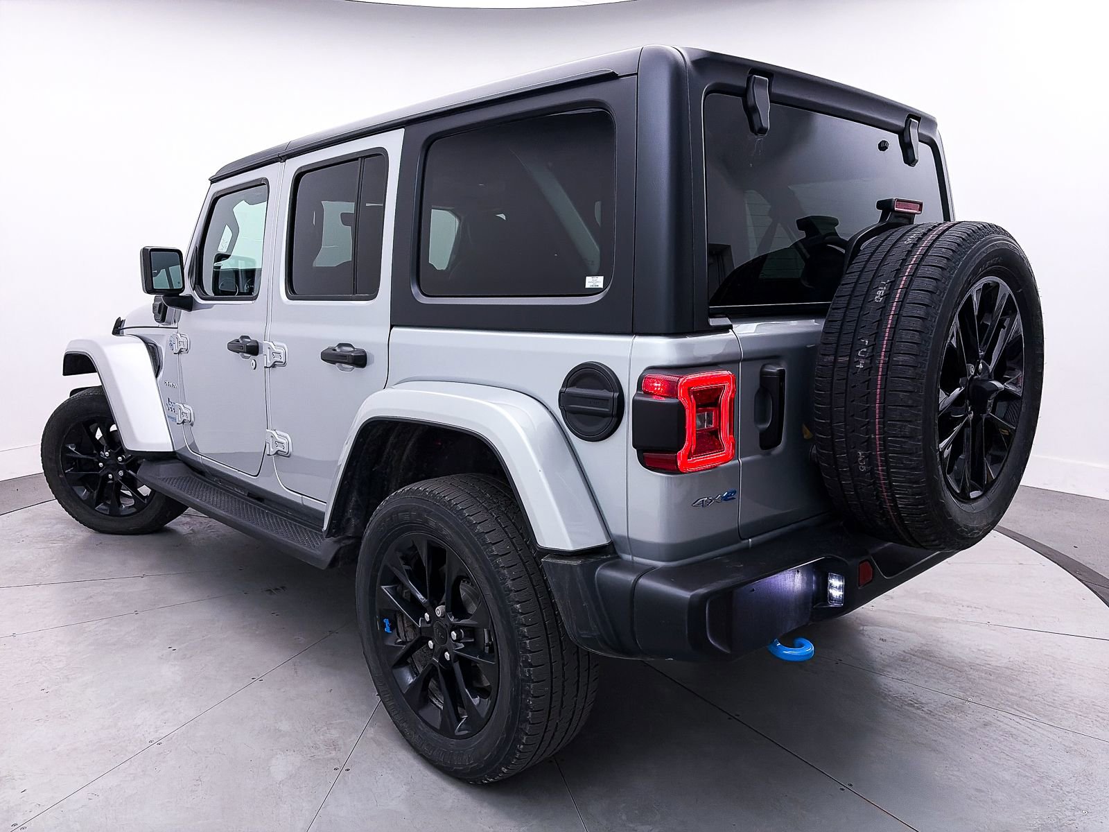 Used 2022 Jeep Wrangler Unlimited Sahara w/ Cold Weather Group image 2