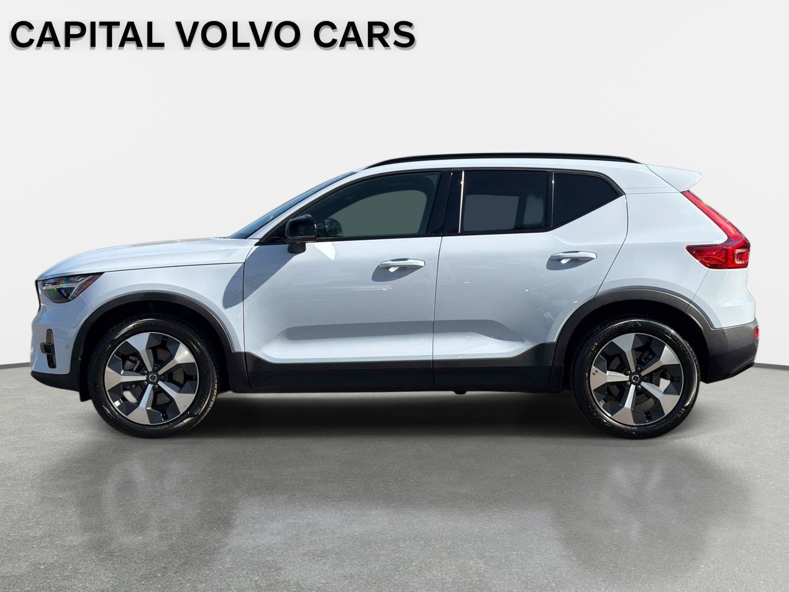 Used 2024 Volvo XC40 B5 Plus AWD/4WD image 8