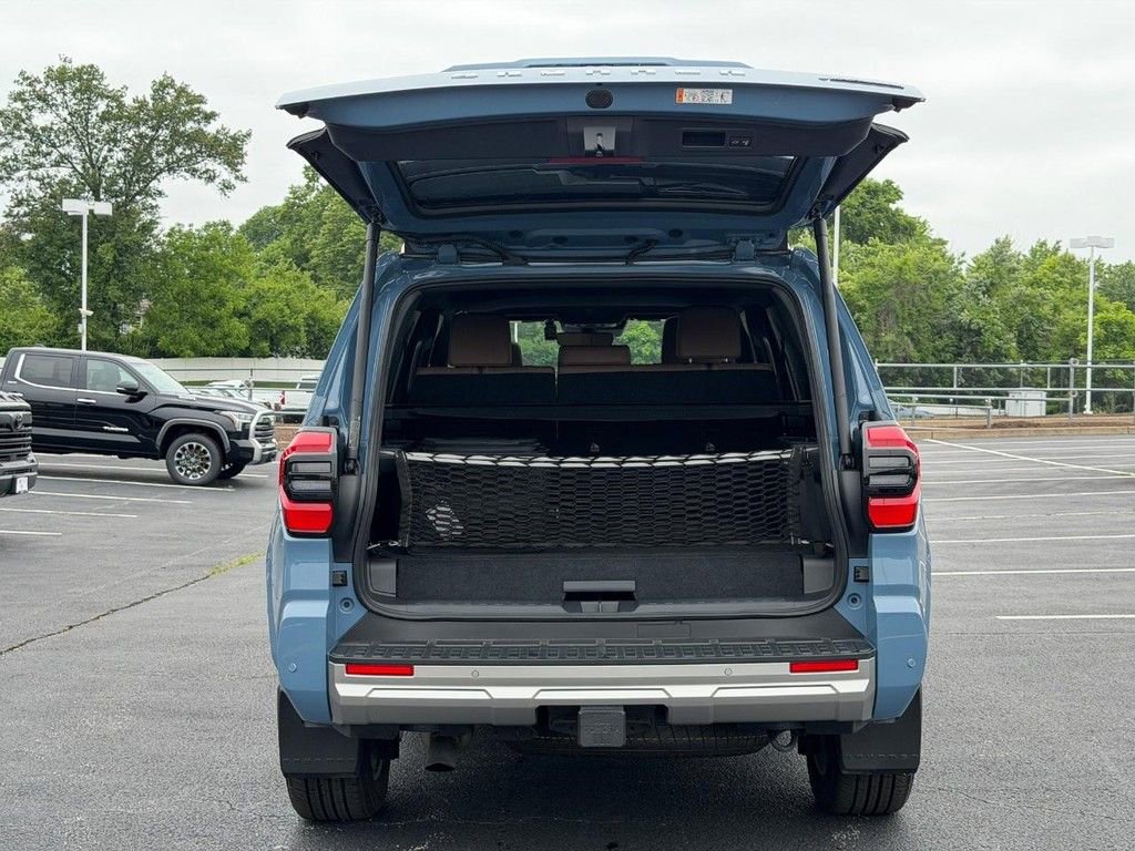 Used 2025 Toyota 4Runner Limited AWD/4WD image 4