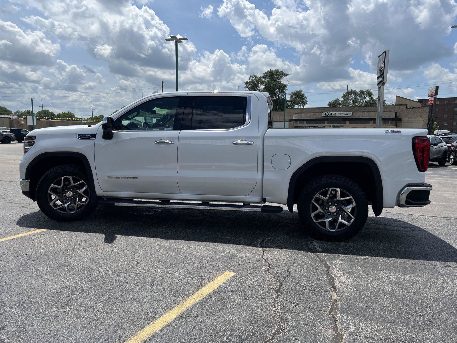 Used 2023 GMC Sierra 1500 SLT w/ SLT Premium Plus Package AWD/4WD image 12