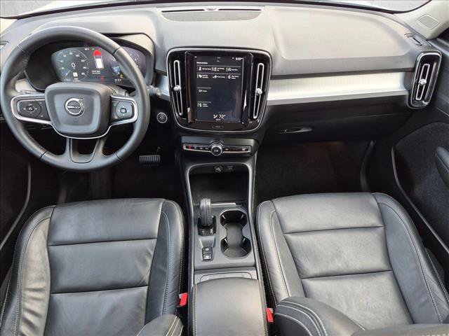 Used 2019 Volvo XC40 T5 Momentum AWD/4WD image 16