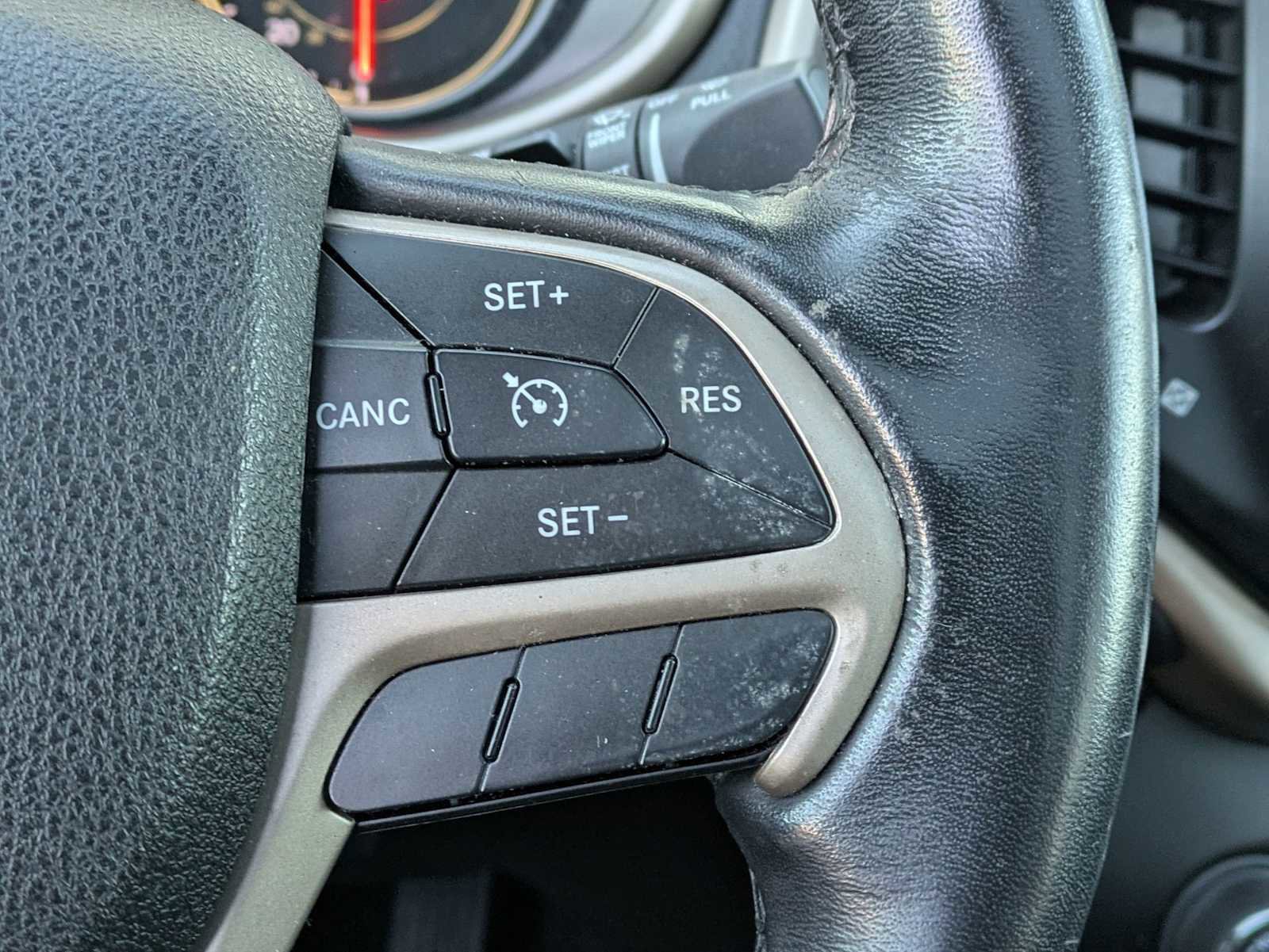 Used 2016 Jeep Cherokee Limited image 23