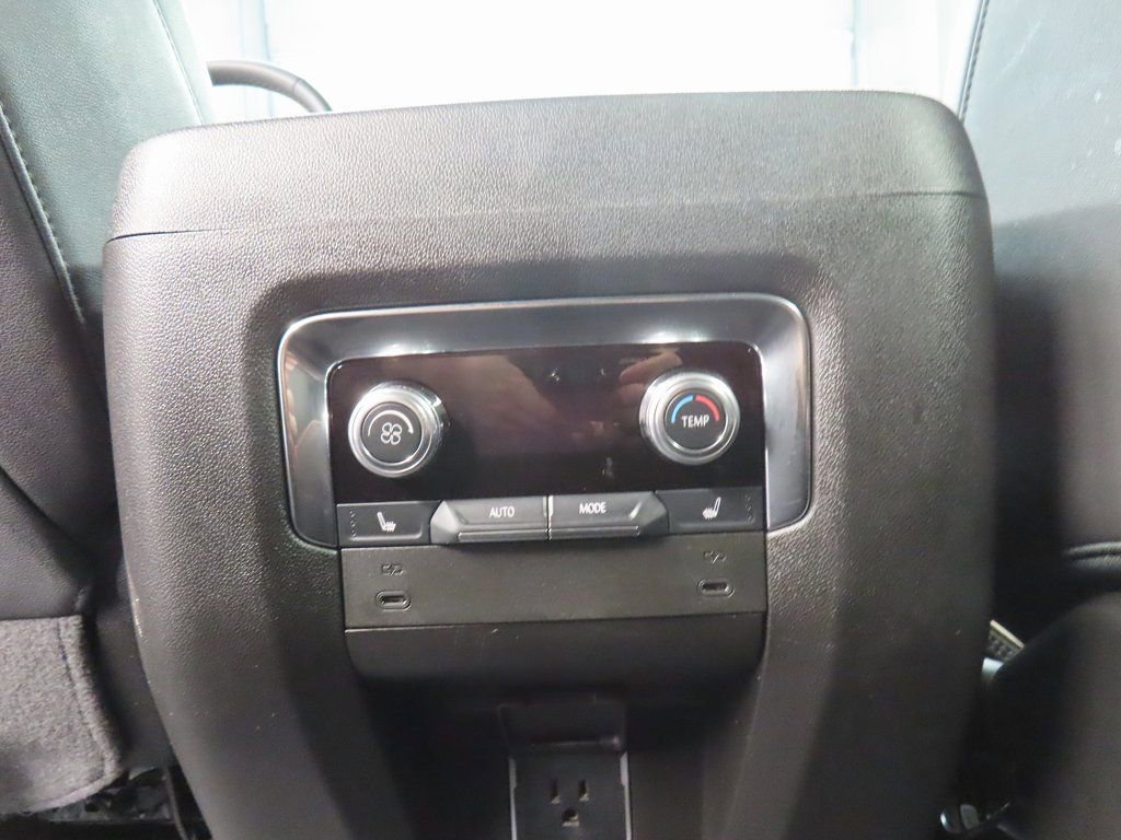 Used 2025 GMC Yukon XL AT4 w/ AT4 Premium Package image 11