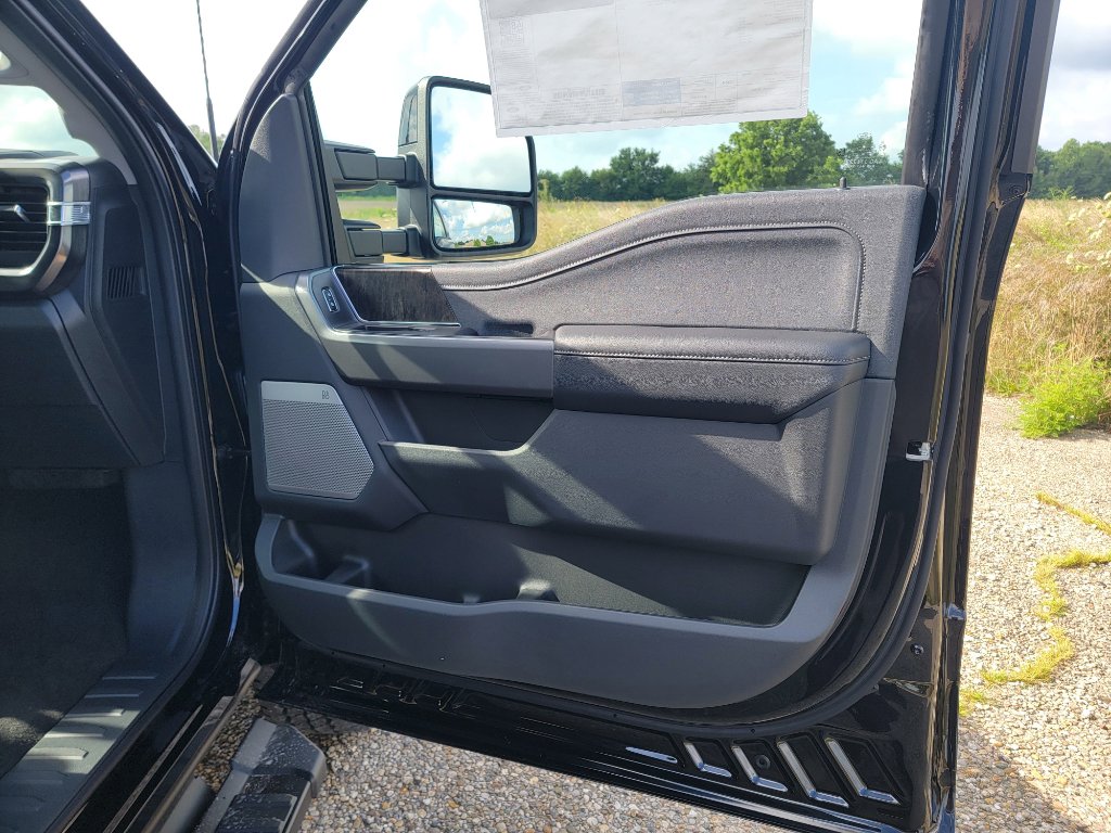 New 2025 Ford F250 Lariat w/ Black Appearance Package image 36