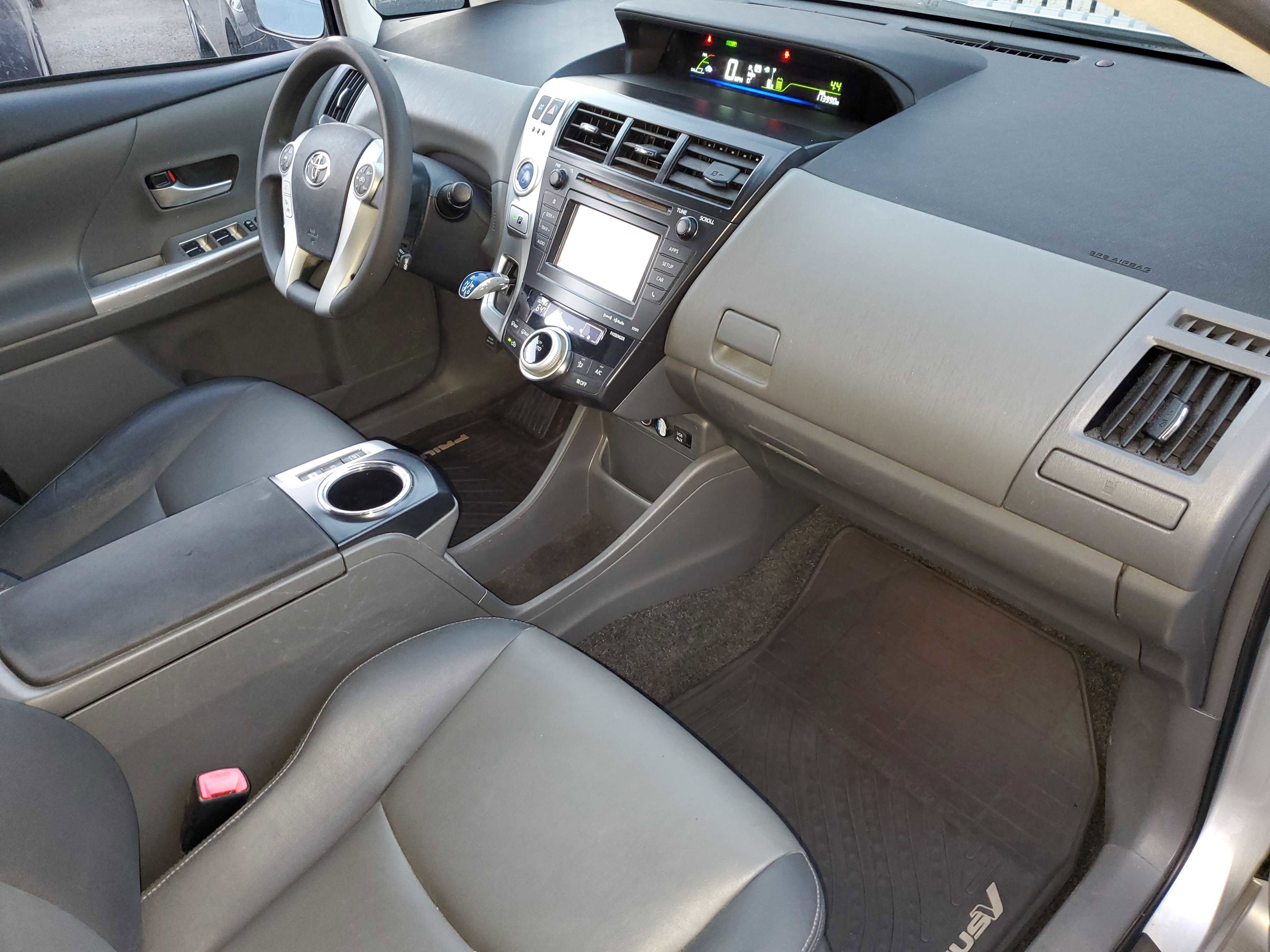 Used 2012 Toyota Prius V Five FWD image 10
