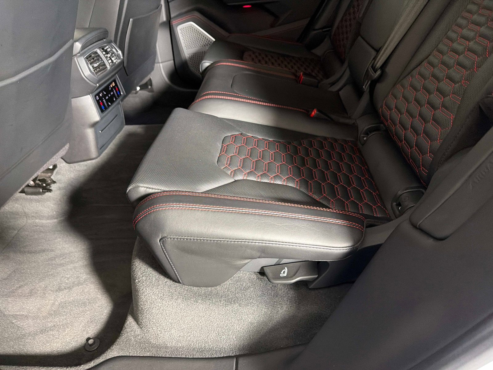 Used 2019 Lamborghini Urus image 31