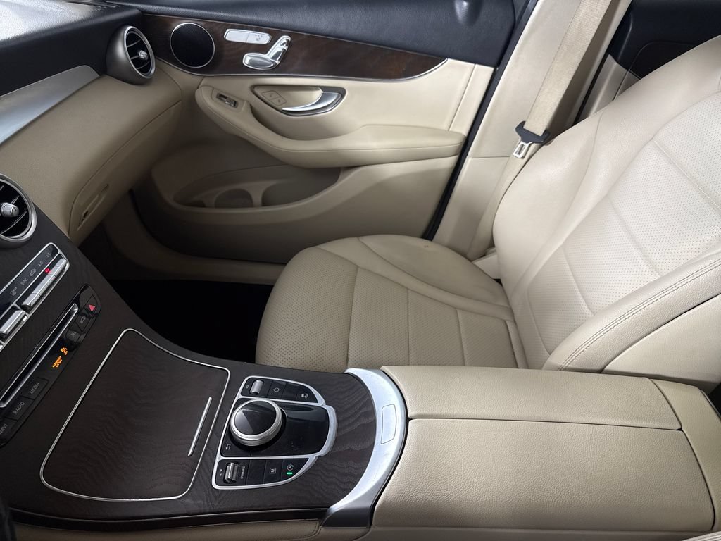Used 2019 Mercedes-Benz GLC 300 4MATIC image 15